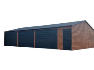 Produkt - garaż 12x6m w kolorze brązowym z trzema bramami uchylnymi w kolorze antracyt.
